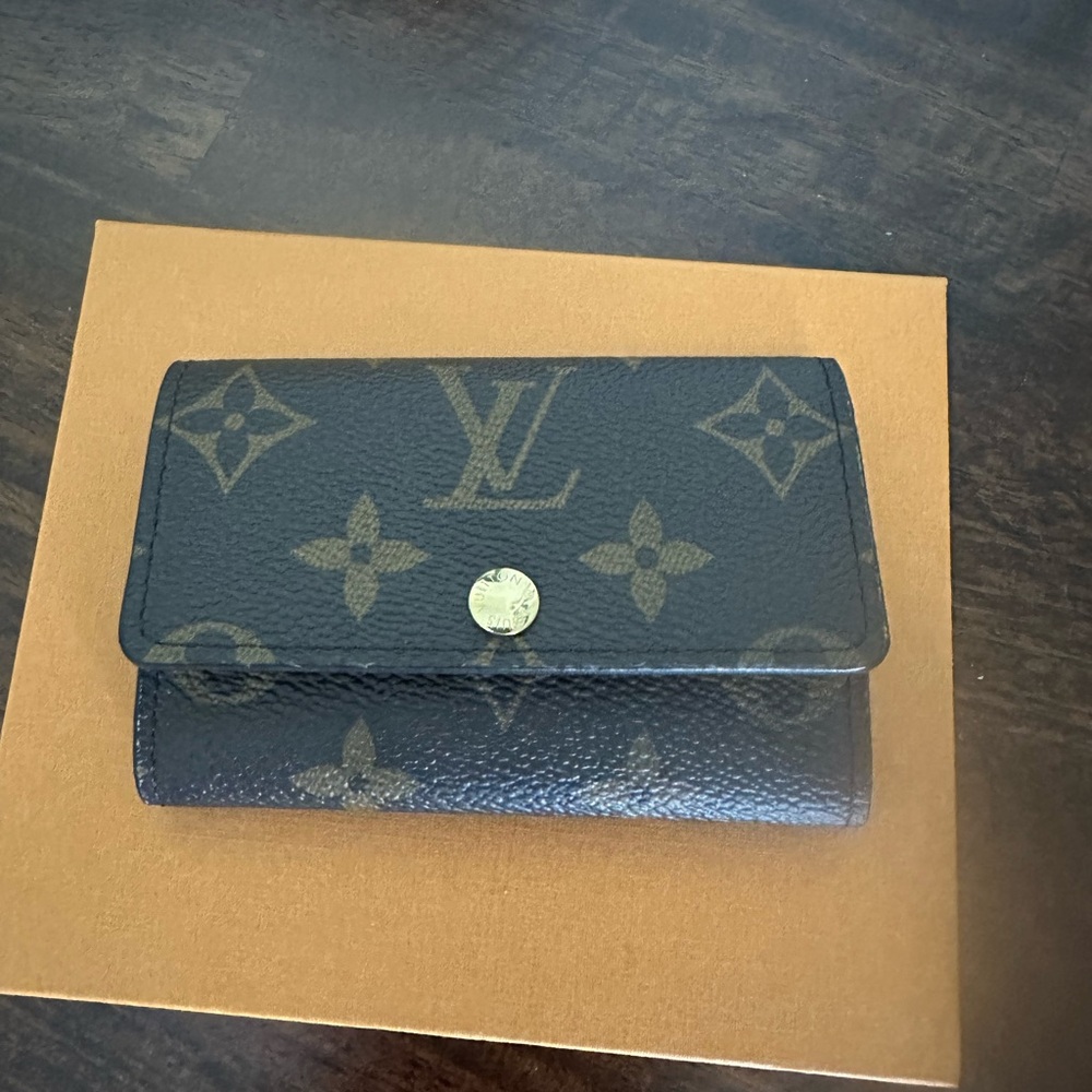 Authentic Louis Vuitton Gold and Brown Monogram key Wallet - Picture 7 of 7